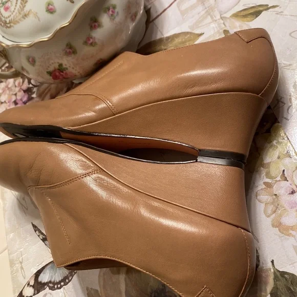 Taryn Rose camel leather wedge heel shoes Size 9 EUC - Picture 5 of 11